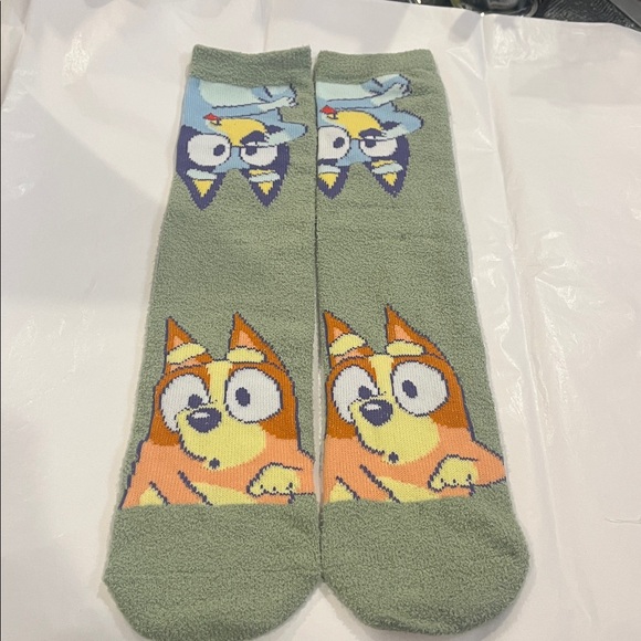 Bluey Fuzzy Crew Cartoon Character Green Socks - Picture 4 of 8